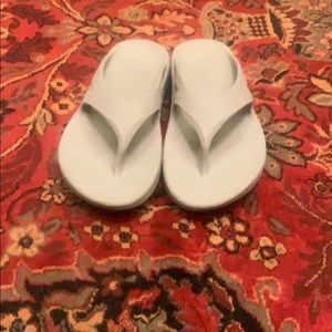 Oofos sandal